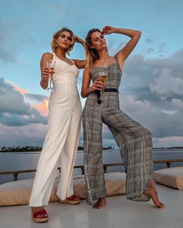 Ashley James feet photo thumbnail