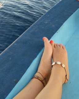 Ashley James feet photo thumbnail