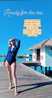 Ashley James feet photo thumbnail