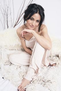 Emmanuelle Chriqui feet photo thumbnail
