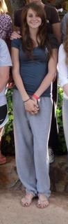 Shailene Woodley feet photo thumbnail