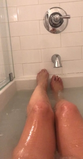 Kate Walsh feet photo thumbnail