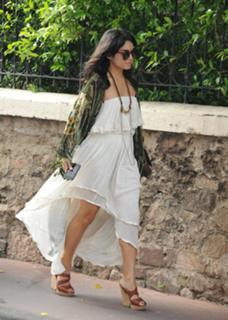 Vanessa Hudgens feet photo thumbnail