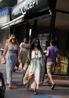 Vanessa Hudgens feet photo thumbnail