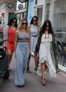 Vanessa Hudgens feet photo thumbnail