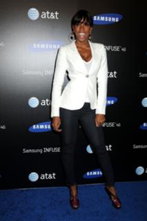 Kelly Rowland feet photo thumbnail