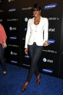 Kelly Rowland feet photo thumbnail