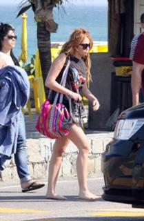 Miley Cyrus feet photo thumbnail
