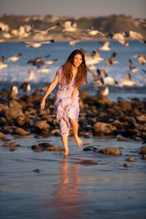 Victoria Justice feet photo thumbnail
