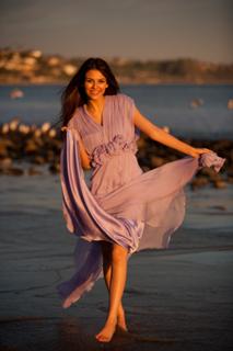 Victoria Justice feet photo thumbnail