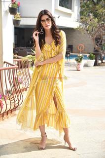 Kriti Sanon feet photo thumbnail