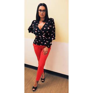 Joy Taylor feet photo thumbnail