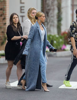 Hailey Bieber feet photo thumbnail