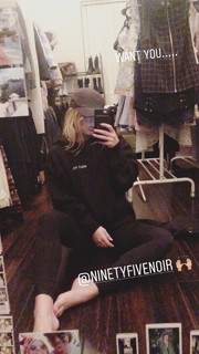 Sydney Sweeney feet photo thumbnail