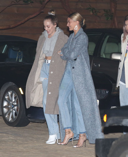 Hailey Bieber feet photo thumbnail