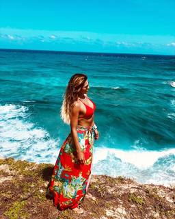 Lívia Andrade feet photo thumbnail