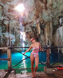 Lívia Andrade feet photo thumbnail