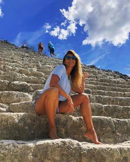Lívia Andrade feet photo thumbnail