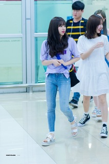 Son Chae-young feet photo 2