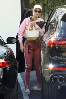 Katy Perry feet photo thumbnail