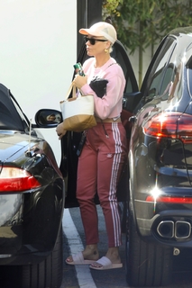 Katy Perry feet photo thumbnail