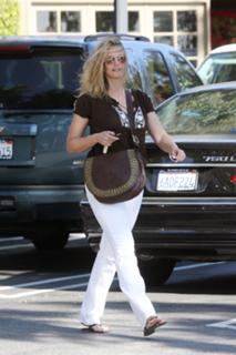 Natasha Henstridge feet photo thumbnail