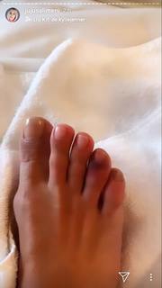 Juliana Salimeni feet photo thumbnail
