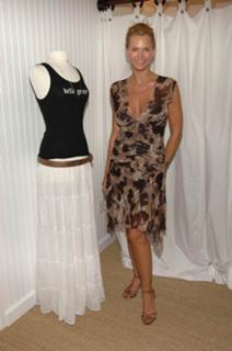 Natasha Henstridge feet photo thumbnail