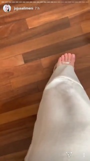 Juliana Salimeni feet photo thumbnail