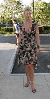 Natasha Henstridge feet photo thumbnail