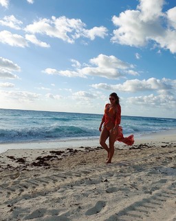 Lívia Andrade feet photo thumbnail
