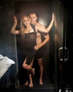 Emily Osment feet photo thumbnail