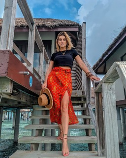 Ashley James feet photo thumbnail