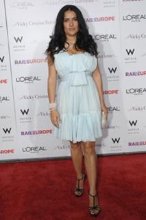 Salma Hayek feet photo thumbnail