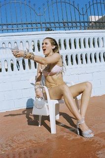 Miley Cyrus feet photo thumbnail