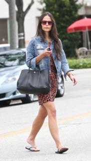 Jordana Brewster feet photo thumbnail