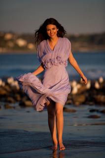Victoria Justice feet photo thumbnail