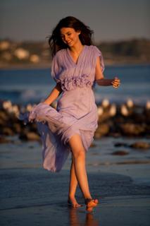 Victoria Justice feet photo thumbnail