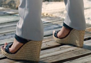 Paige Butcher feet photo thumbnail