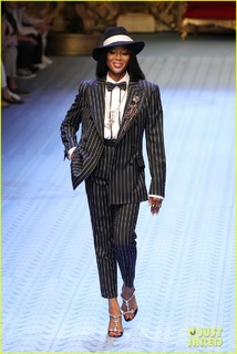 Naomi Campbell feet photo thumbnail
