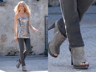 Paige Butcher feet photo thumbnail