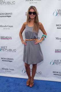 Audrina Patridge feet photo thumbnail