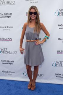Audrina Patridge feet photo thumbnail