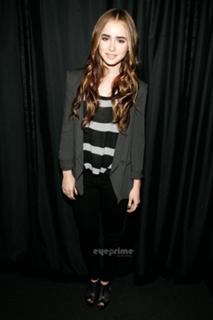 Lily Collins feet photo thumbnail