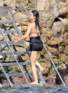 Michelle Rodriguez feet photo thumbnail