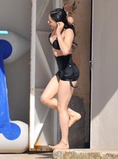 Michelle Rodriguez feet photo thumbnail
