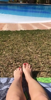 Daniela Katzenberger feet photo thumbnail