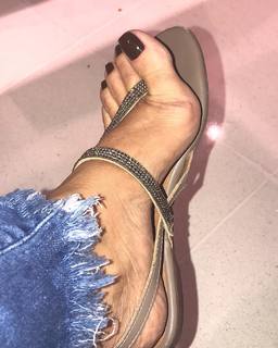 Karin Klemp feet photo thumbnail