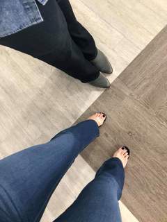 Courtney Khondabi feet photo thumbnail