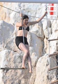 Michelle Rodriguez feet photo thumbnail
